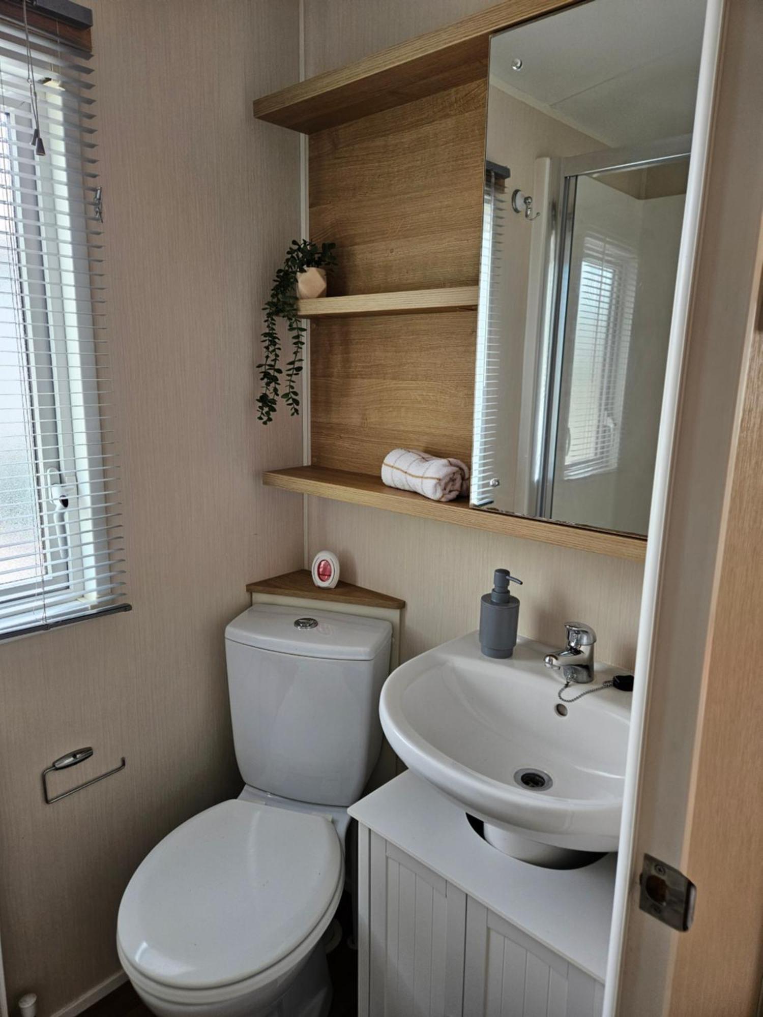 Lytham Luxe 6 Birth Caravan Weeton  Exterior foto